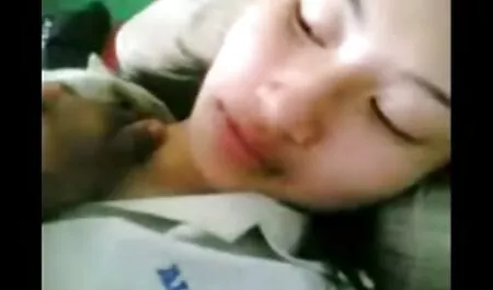 Cậu bé, mẹ trong hậu phim set nhat khong tre môn